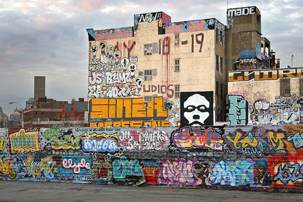 графити на домах и стенах