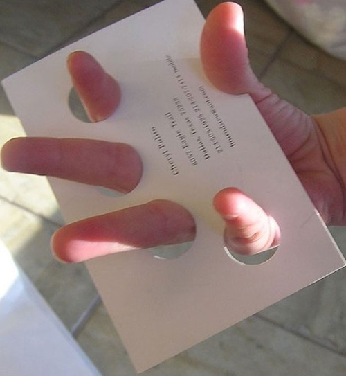 визитка с дырками для пальцев