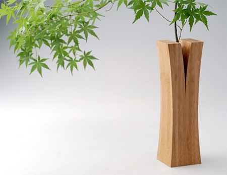 Расколотая деревянная ваза 
