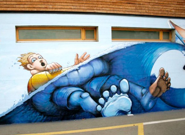 граффити с изображением морской волны