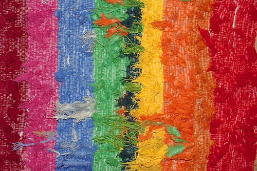 яркие разноцветные линии ткани