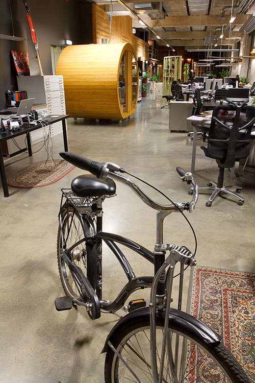 велосипед для прогулки по офису
