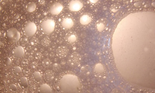 Крупные золотые пузыри