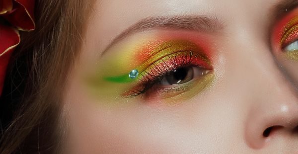 How to Apply Creative Makeup with Photoshop 13