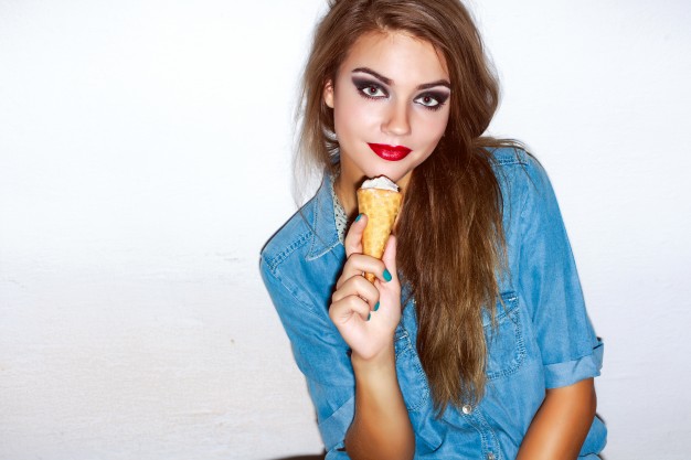 teenager-with-red-lips-eating-an-ice-cream_1140-135